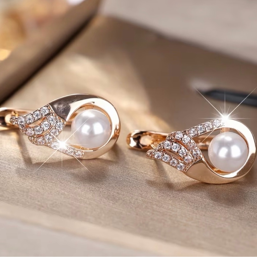 Elegant Gold and Silver Pearl Earrings. - Picture 5 of 7
